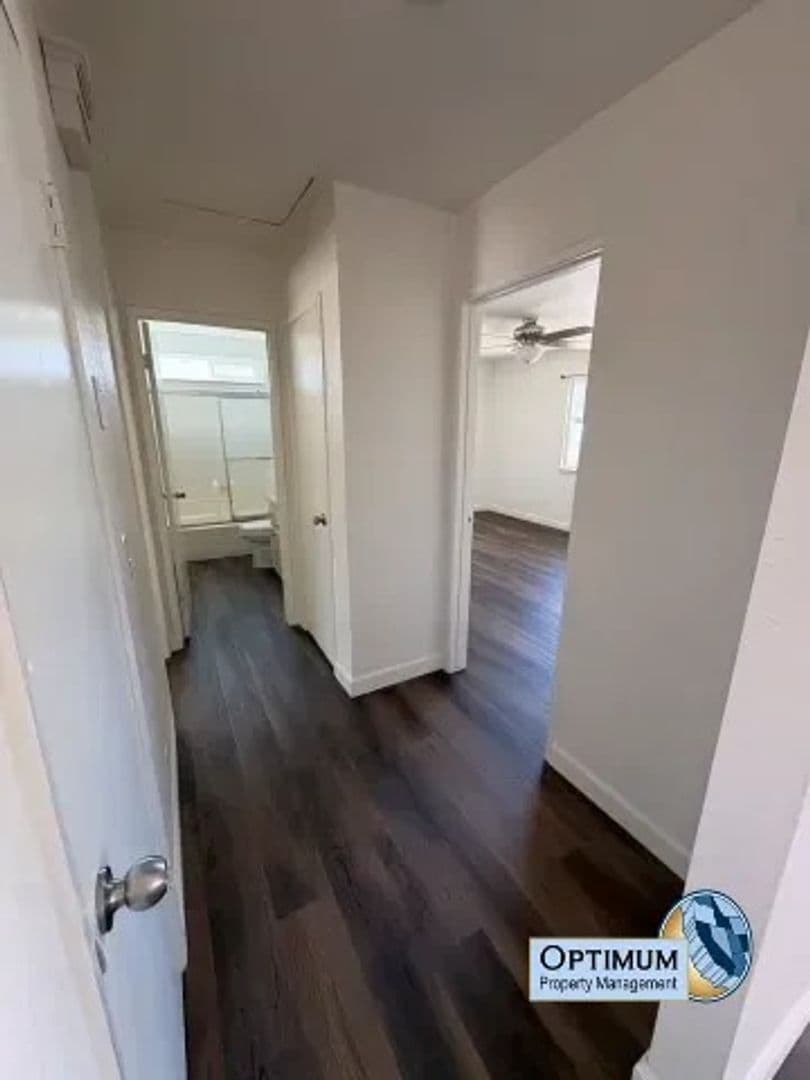 Hesperia House: 9295 Verdugo Ave