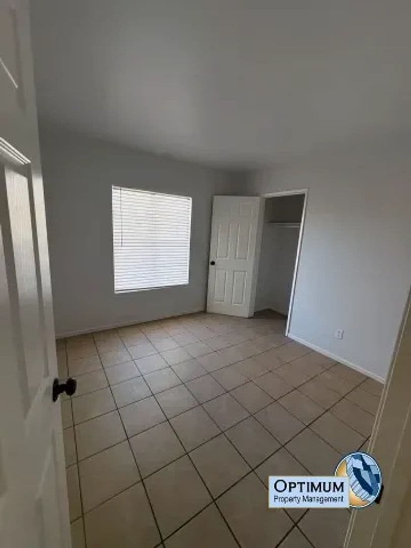 Adelanto House: 15036 Milford Ave