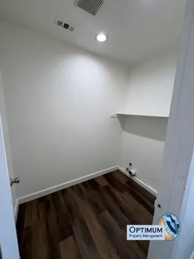 Hesperia House: 9295 Verdugo Ave