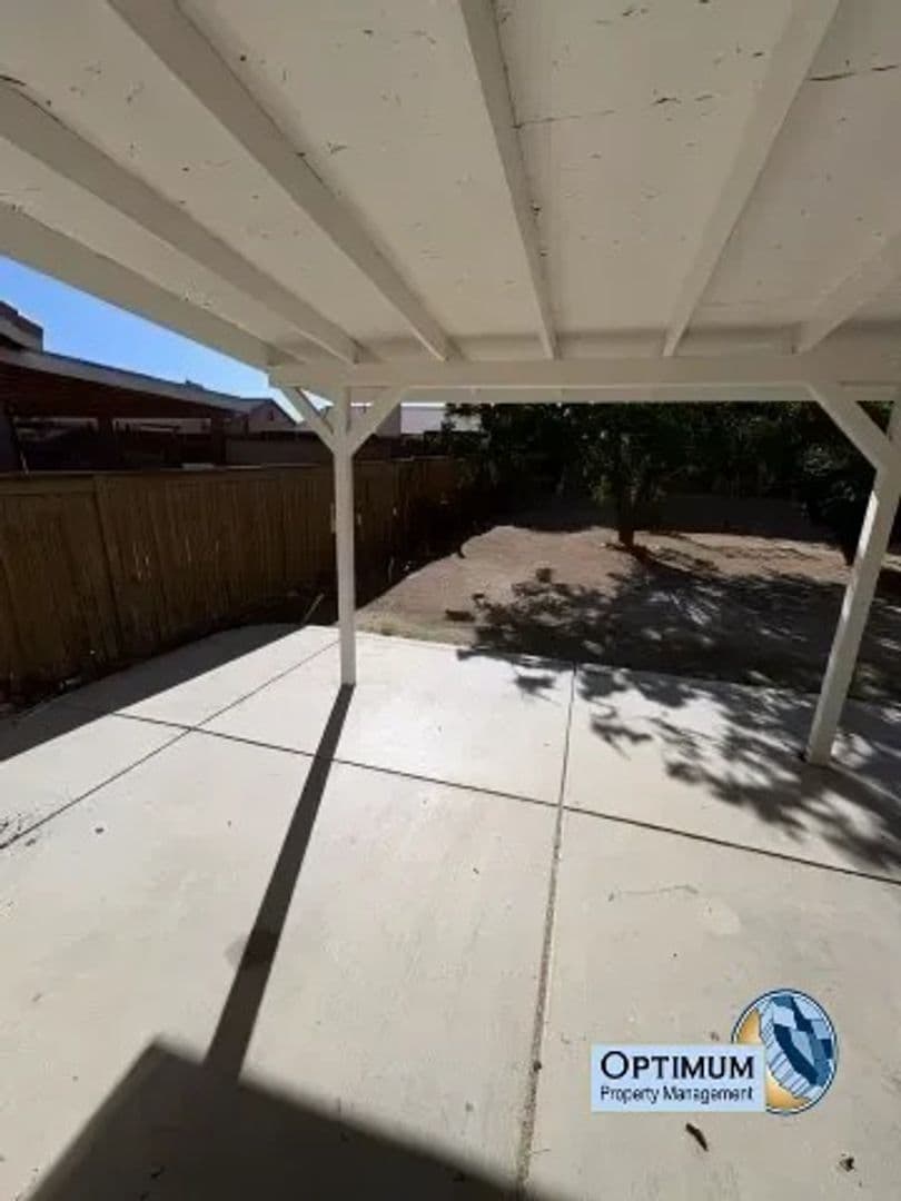 Adelanto House: 15036 Milford Ave