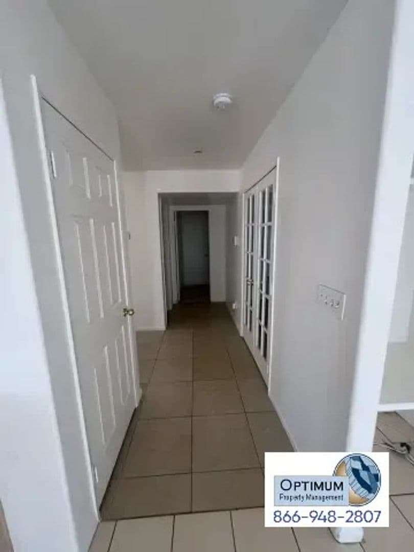 Victorville House: 17065 Grand Mammoth Pl.