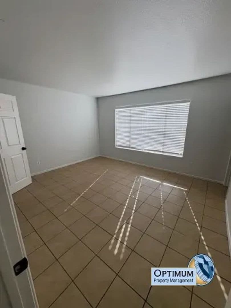 Adelanto House: 15036 Milford Ave