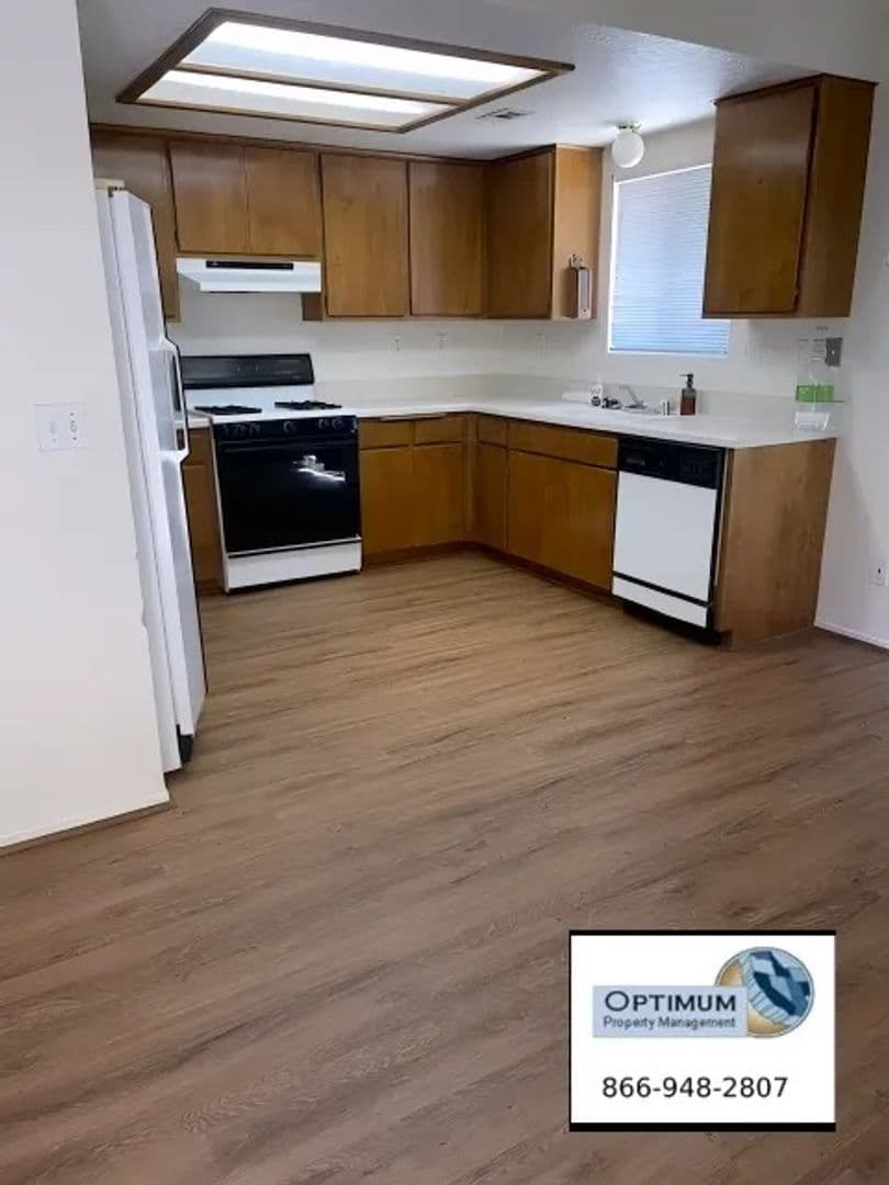 Apple Valley House: 21335 Standing Rock Rd