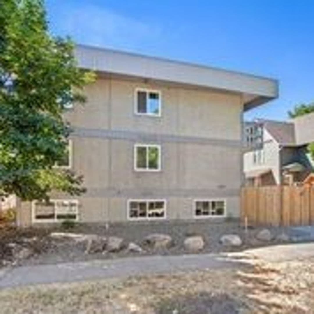 Spokane Apartment: 1907 W Broadway Ave