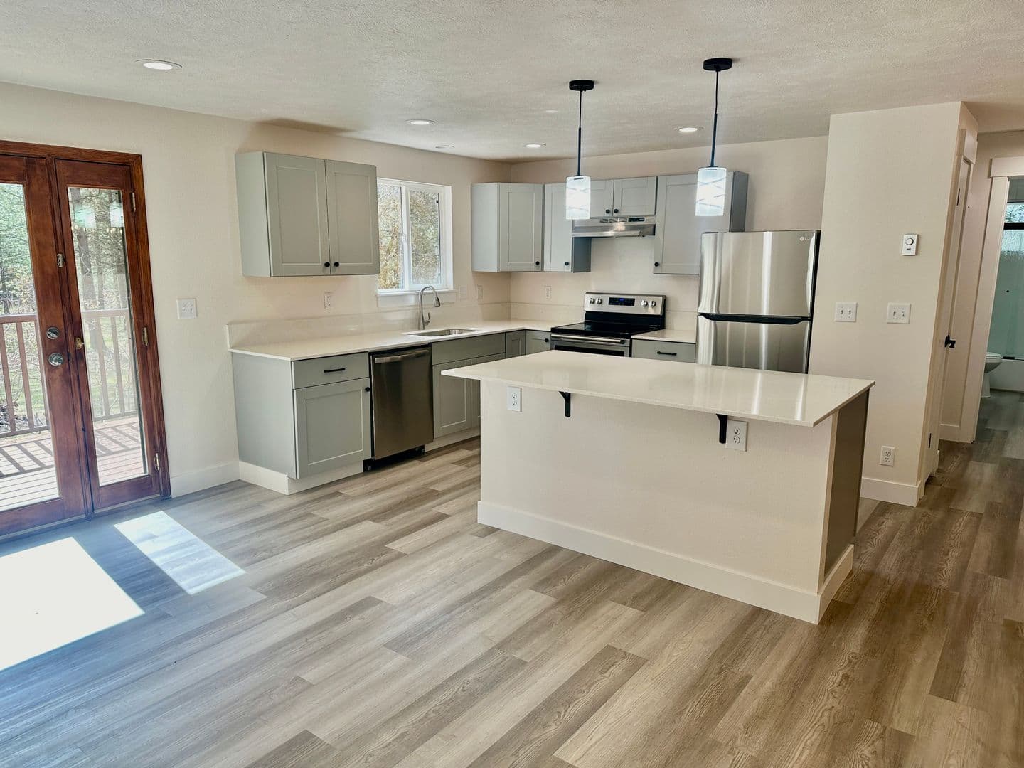 Nine Mile Falls House: 11555 W Tamarac Ln