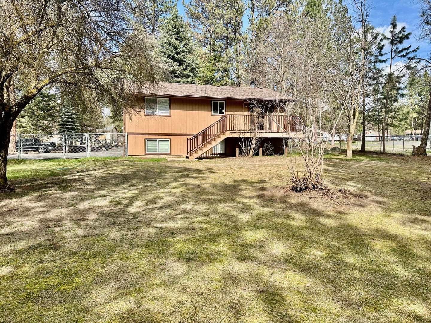 Nine Mile Falls House: 11555 W Tamarac Ln