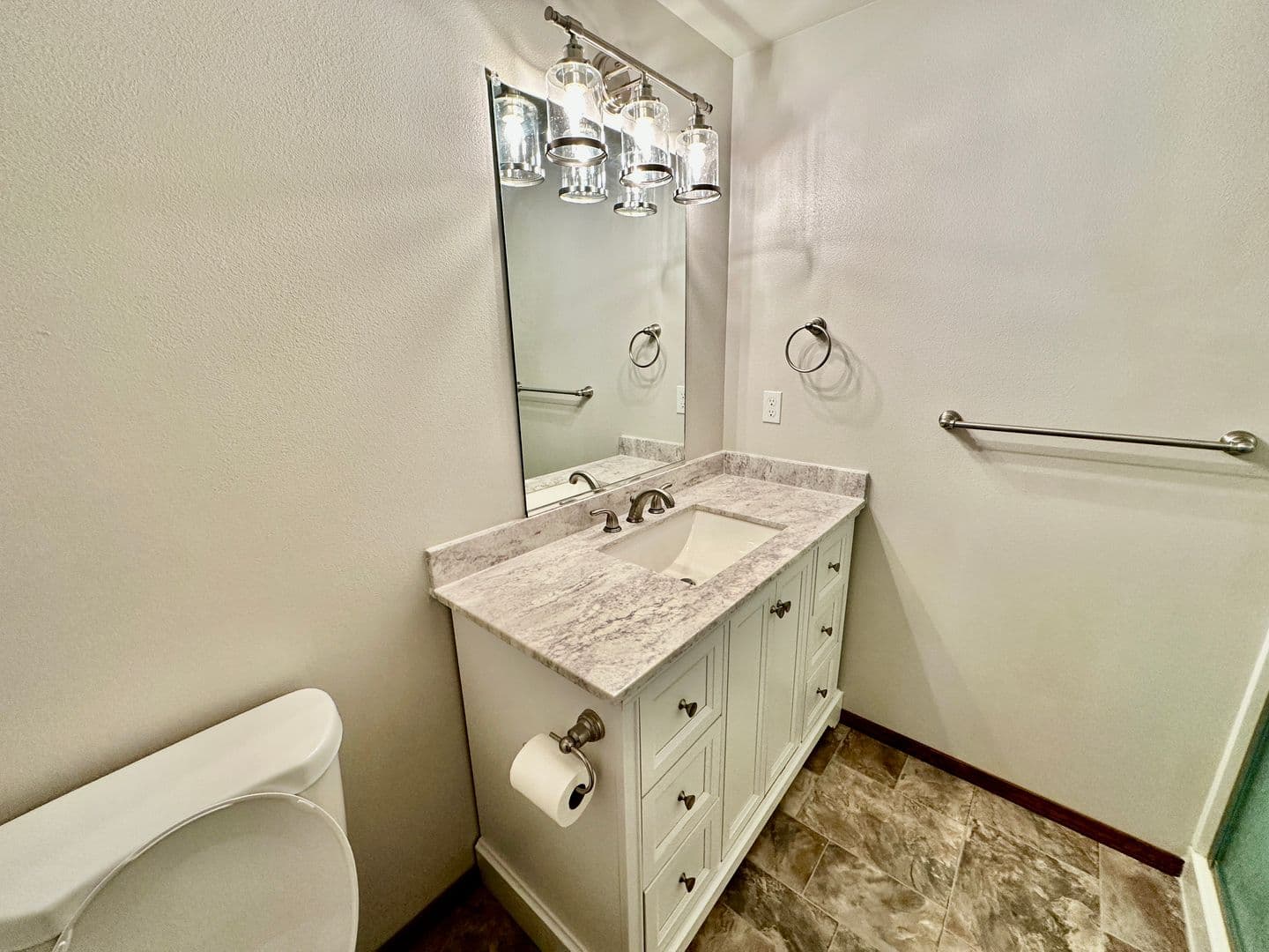 Mead House: 15207 Bonnett St