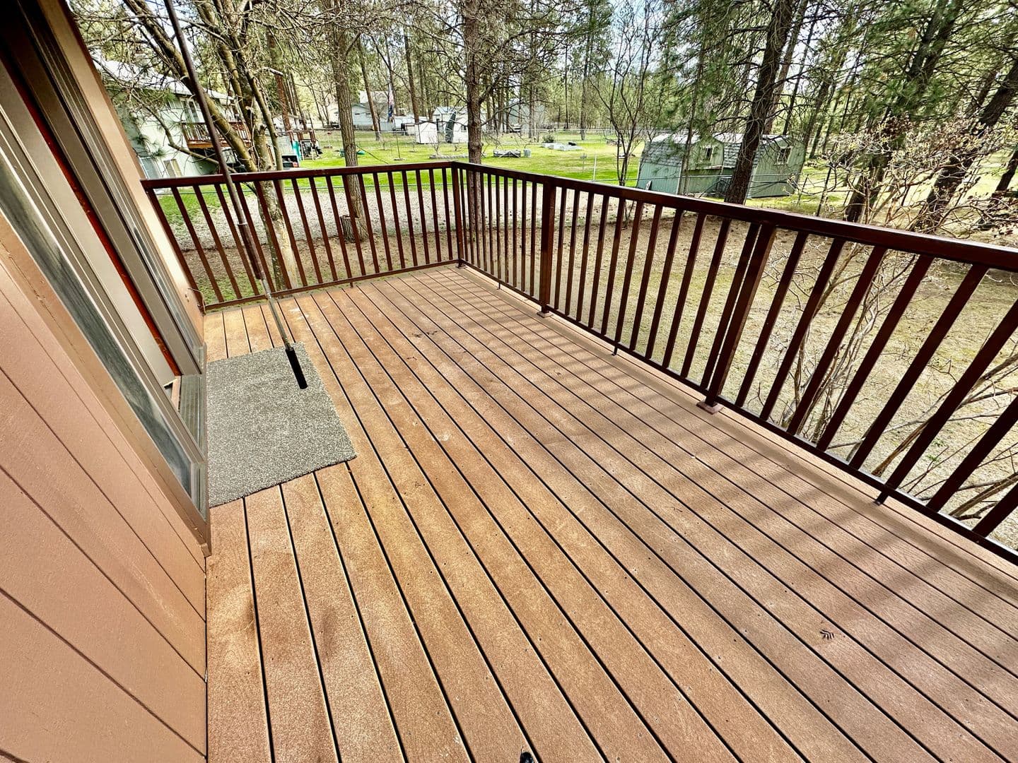 Nine Mile Falls House: 11555 W Tamarac Ln