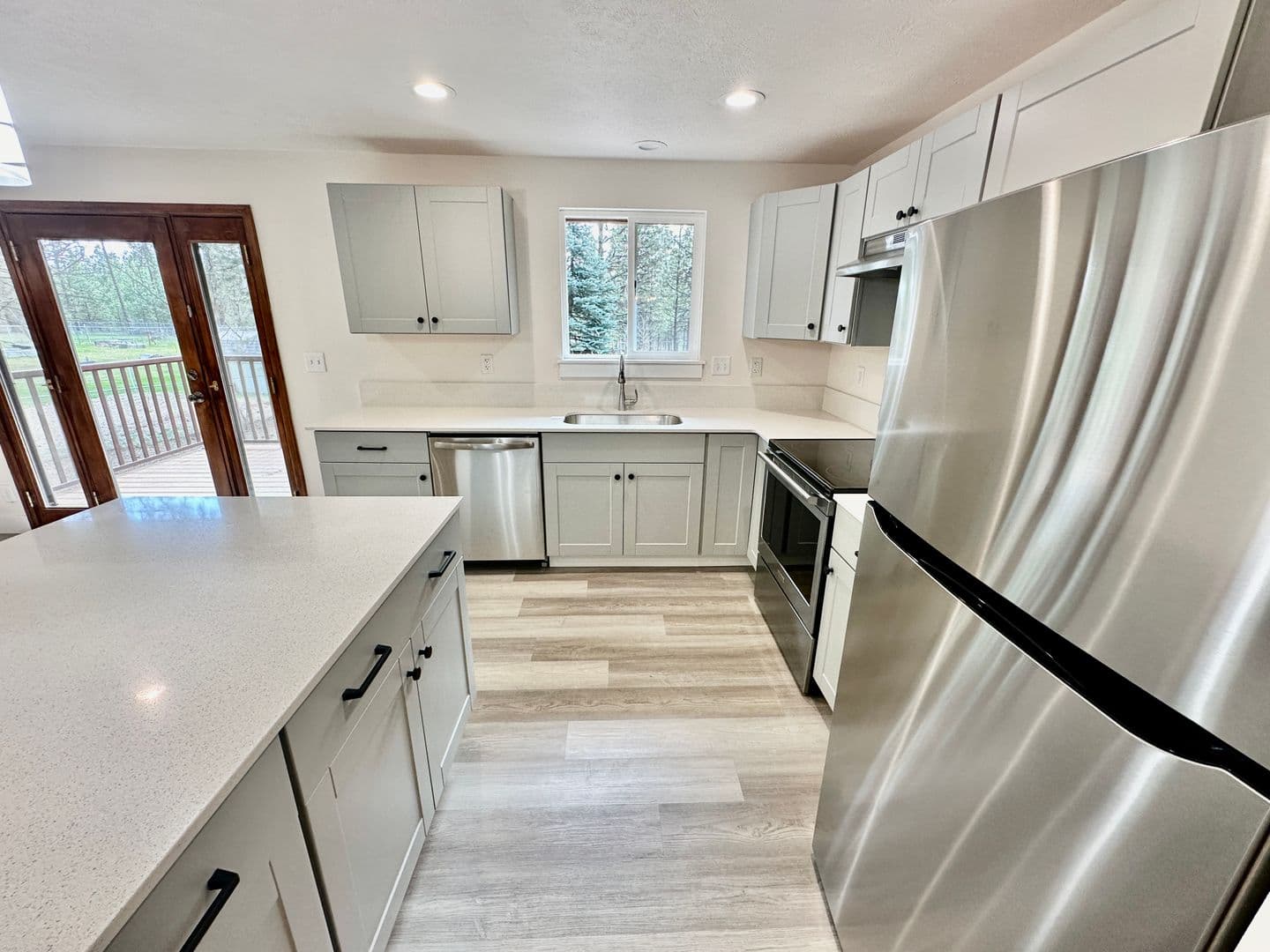Nine Mile Falls House: 11555 W Tamarac Ln
