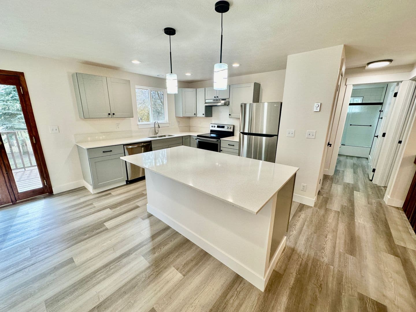 Nine Mile Falls House: 11555 W Tamarac Ln