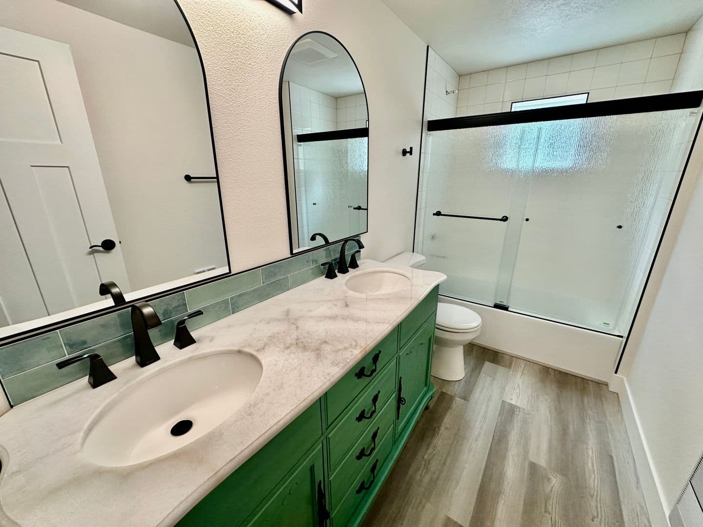 Nine Mile Falls House: 11555 W Tamarac Ln