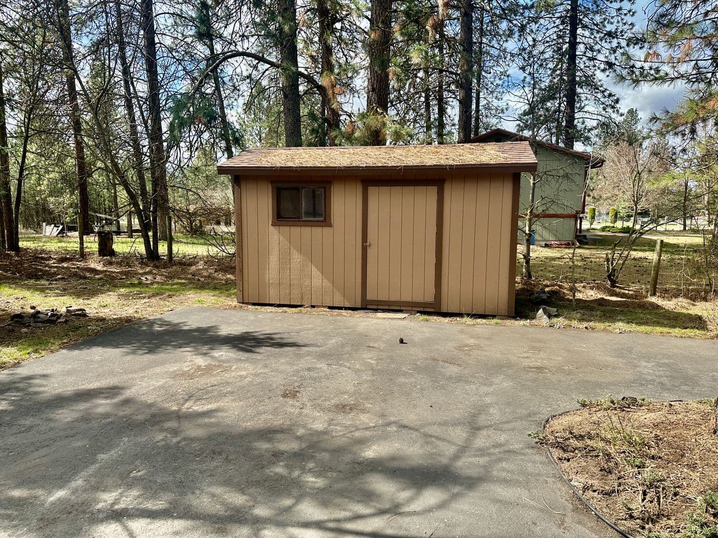 Nine Mile Falls House: 11555 W Tamarac Ln