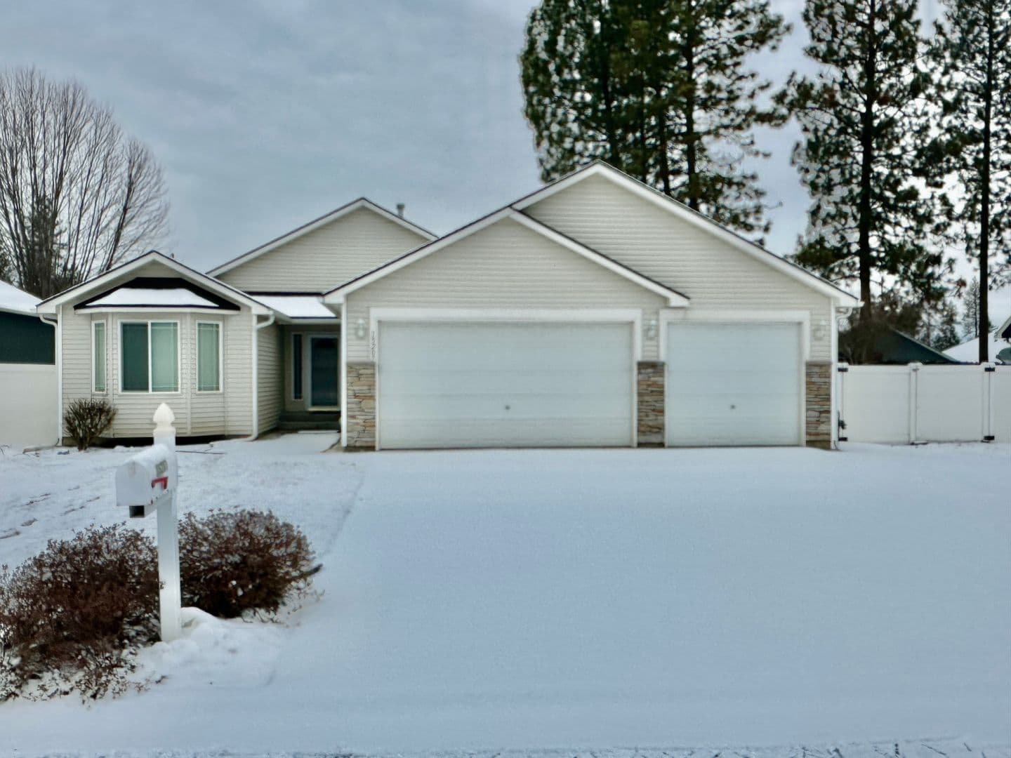 Mead House: 15207 Bonnett St