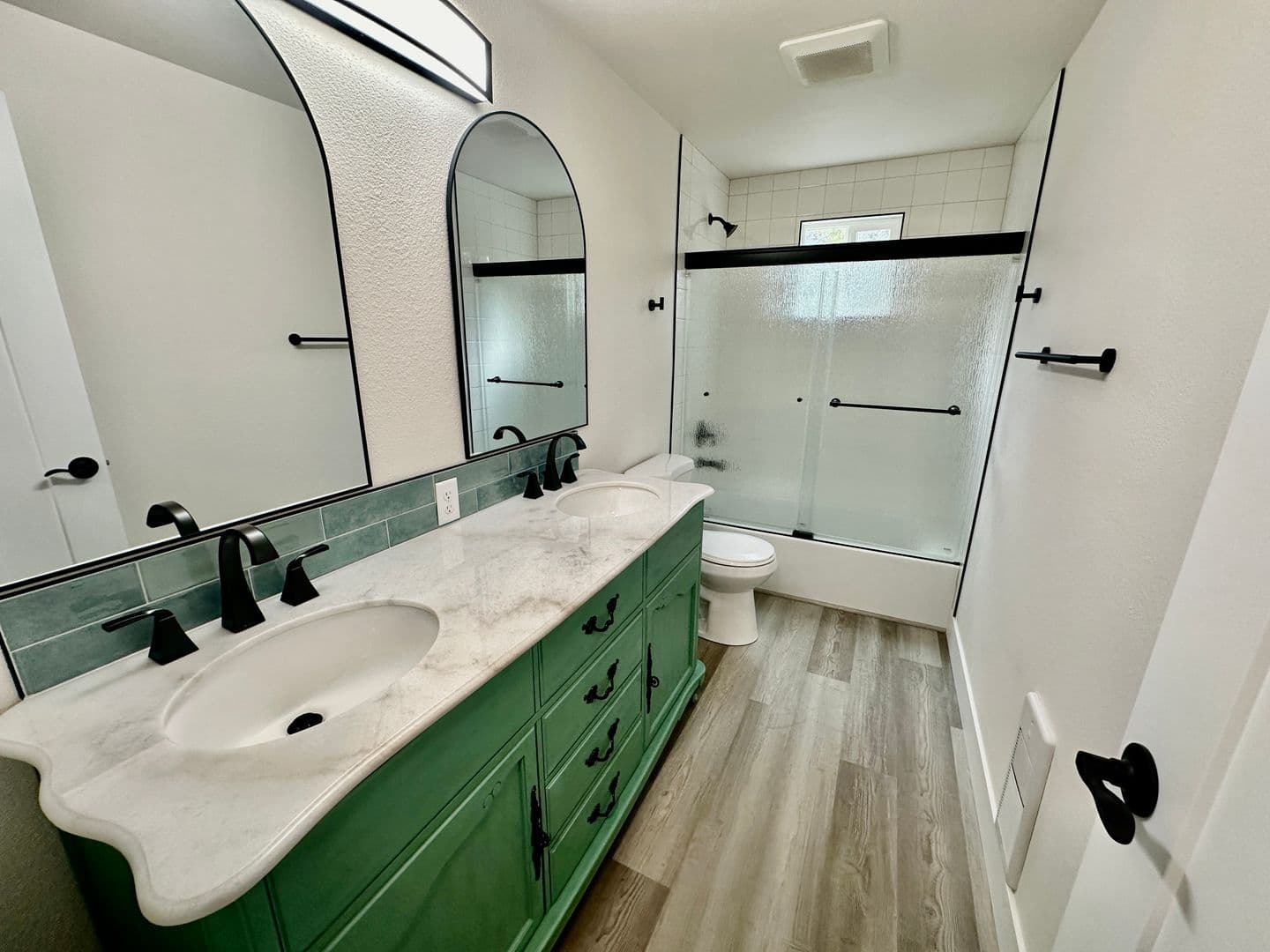 Nine Mile Falls House: 11555 W Tamarac Ln