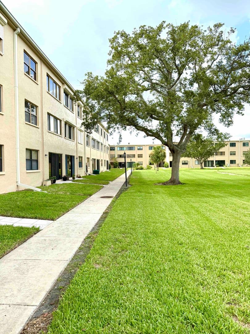 St. Petersburg Condo: 4920 Locust St NE
