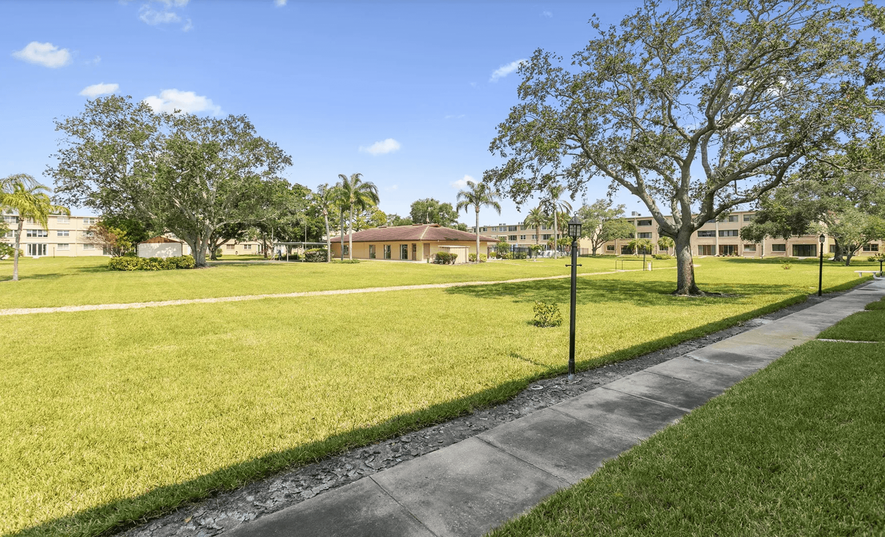 St. Petersburg Condo: 4920 Locust St NE