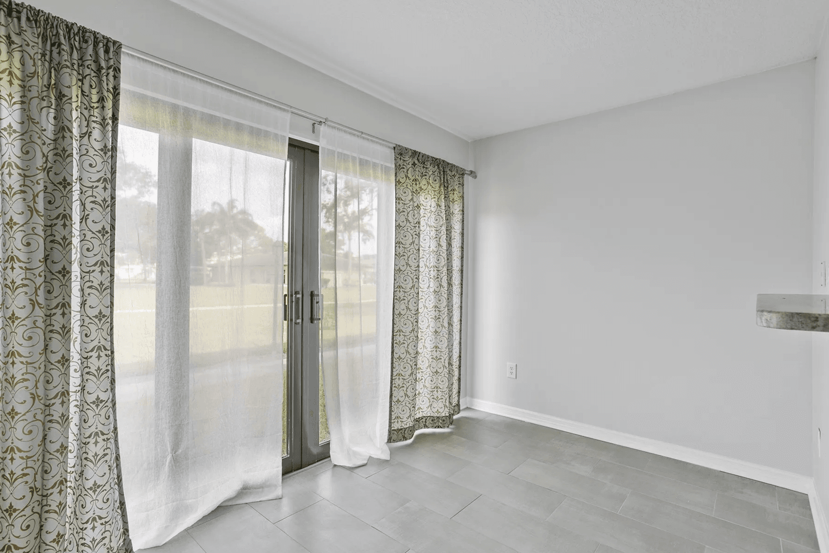 St. Petersburg Condo: 4920 Locust St NE