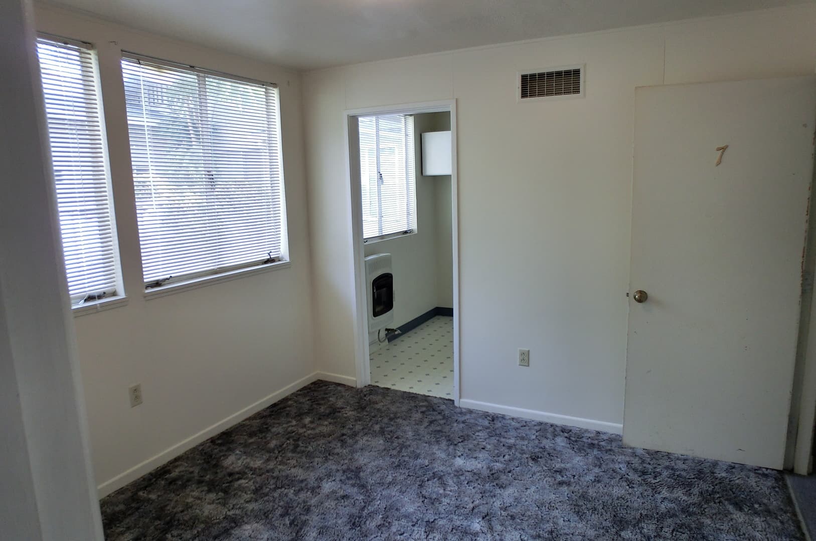 Grants Pass House: 836 #7 NW 6th St