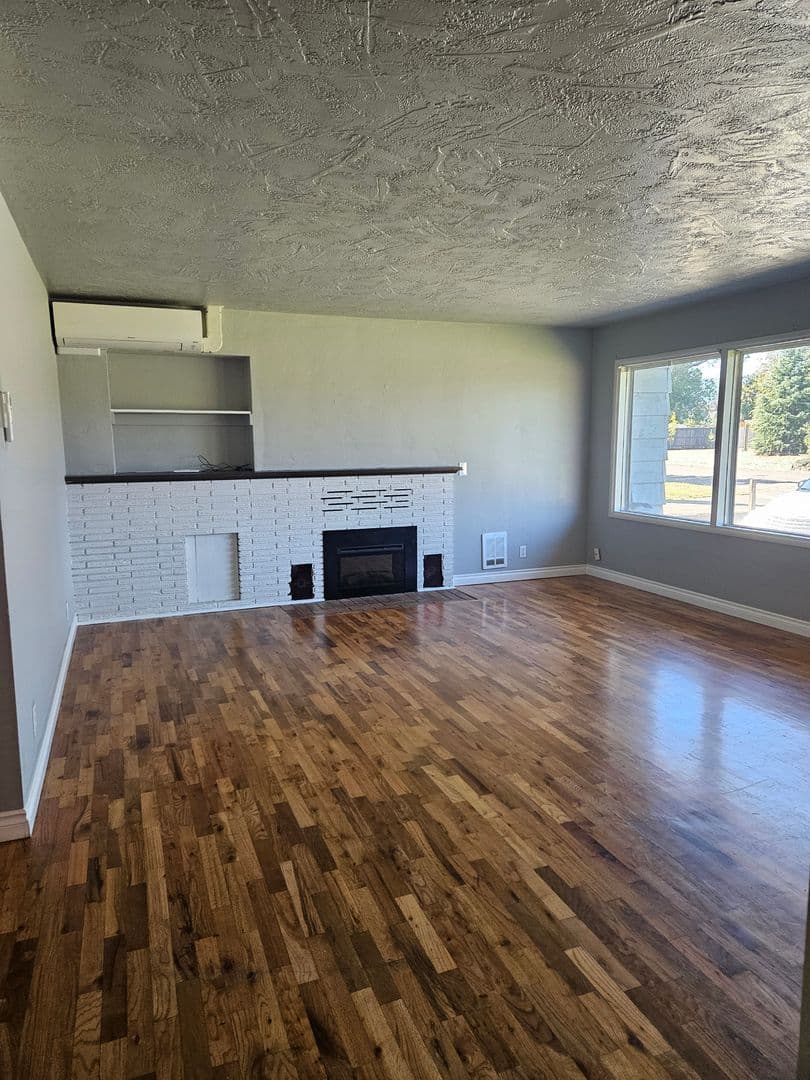 Medford House: 285 Clover Lane