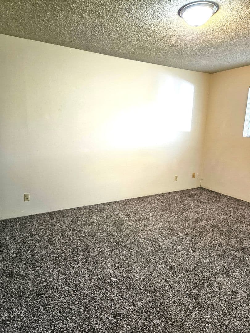 Grants Pass House: 926 #6 NE D St