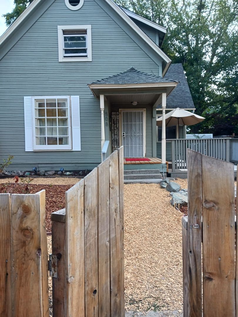 Grants Pass Apartment: 508 NW C Street