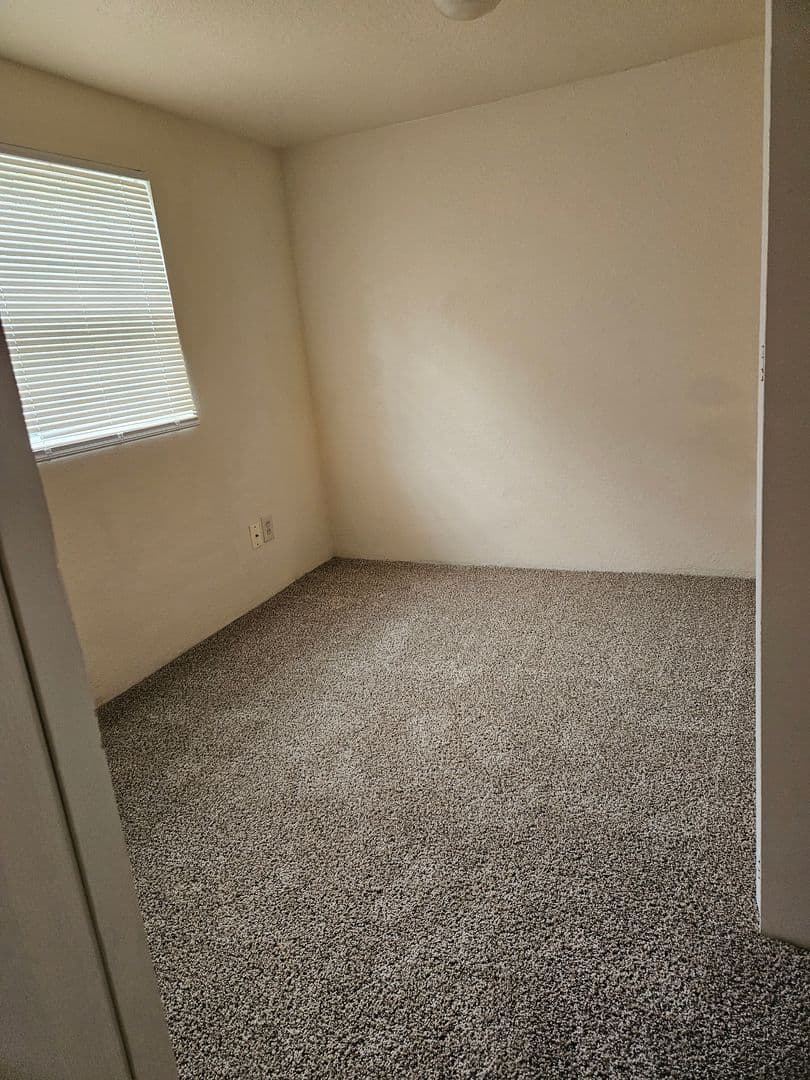 Grants Pass Apartment: 1406 SE Florence Lane
