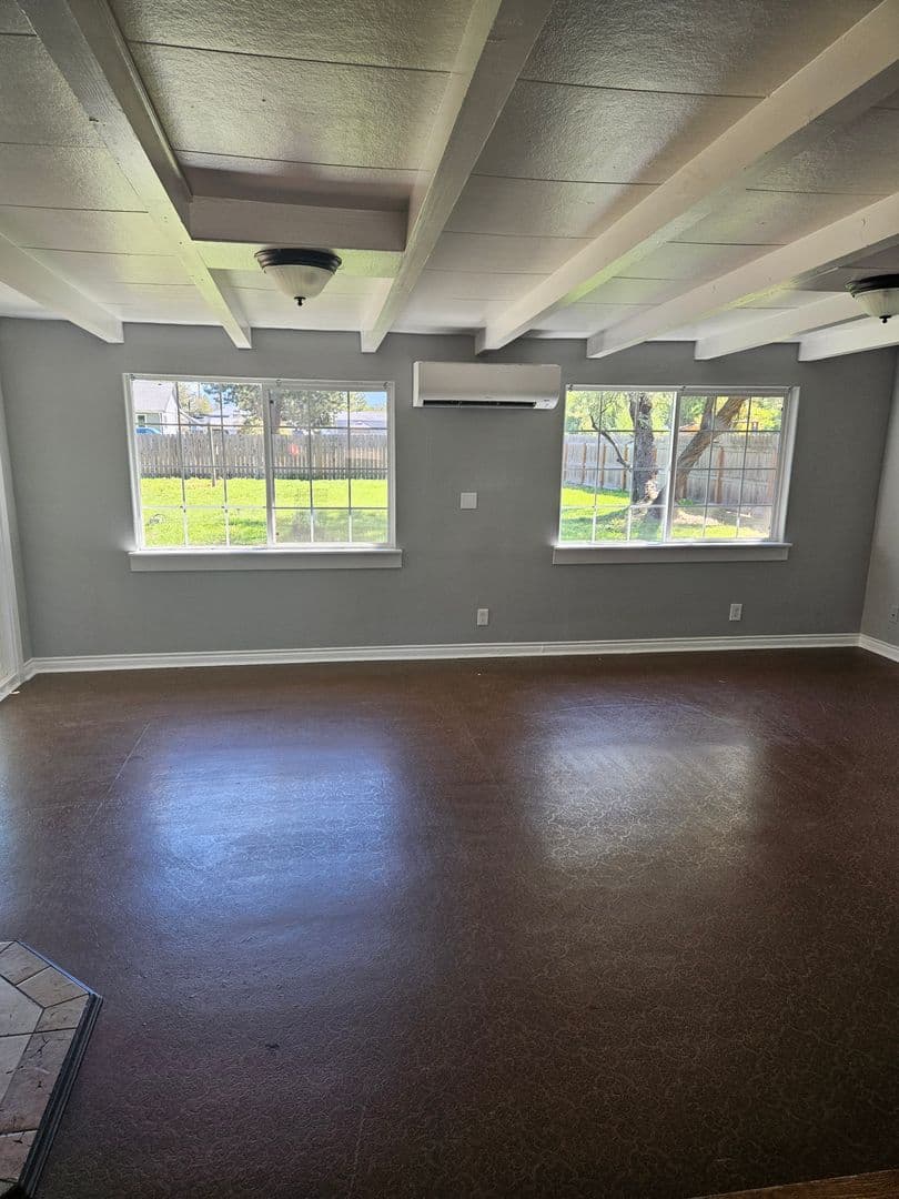 Medford House: 285 Clover Lane