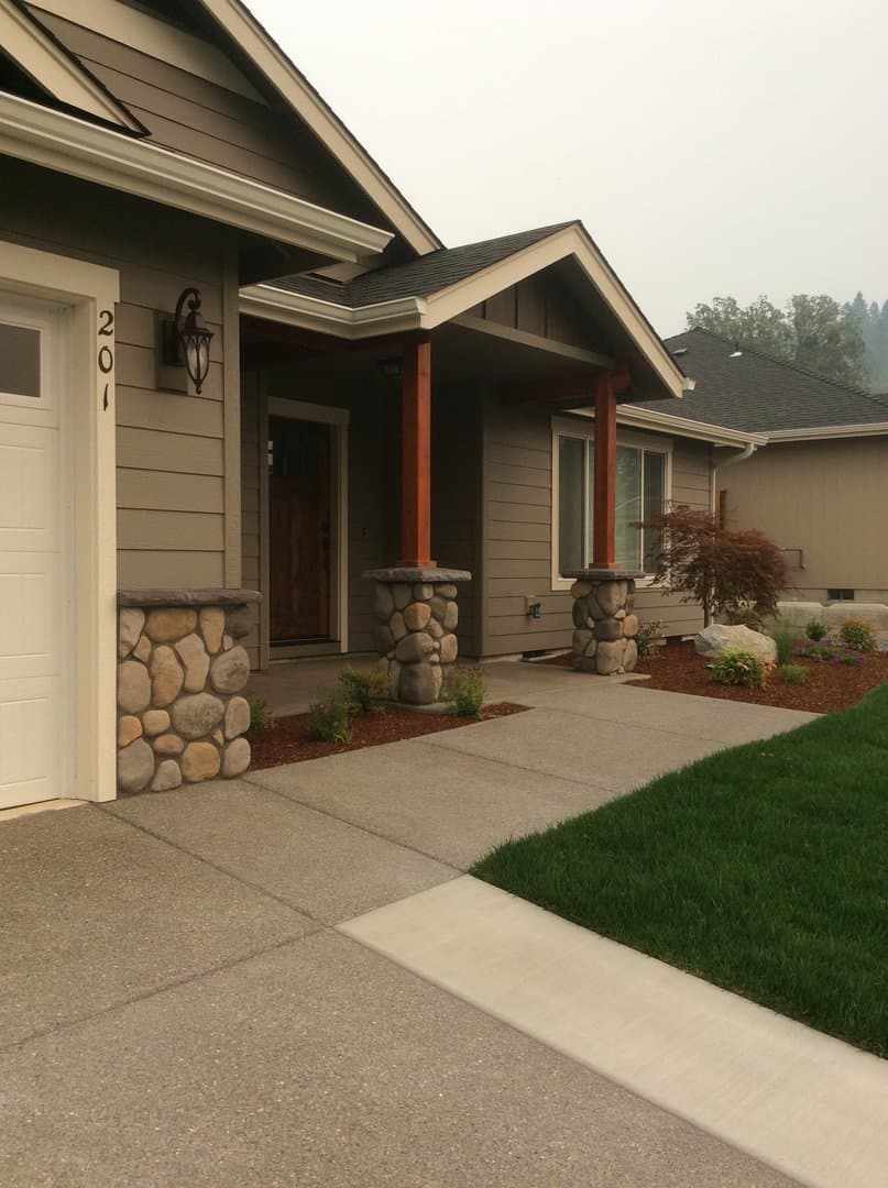 Grants Pass House: 201 SE Briggs Way