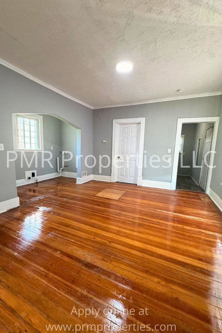 Omaha House: 5922 North 28th Avenue
