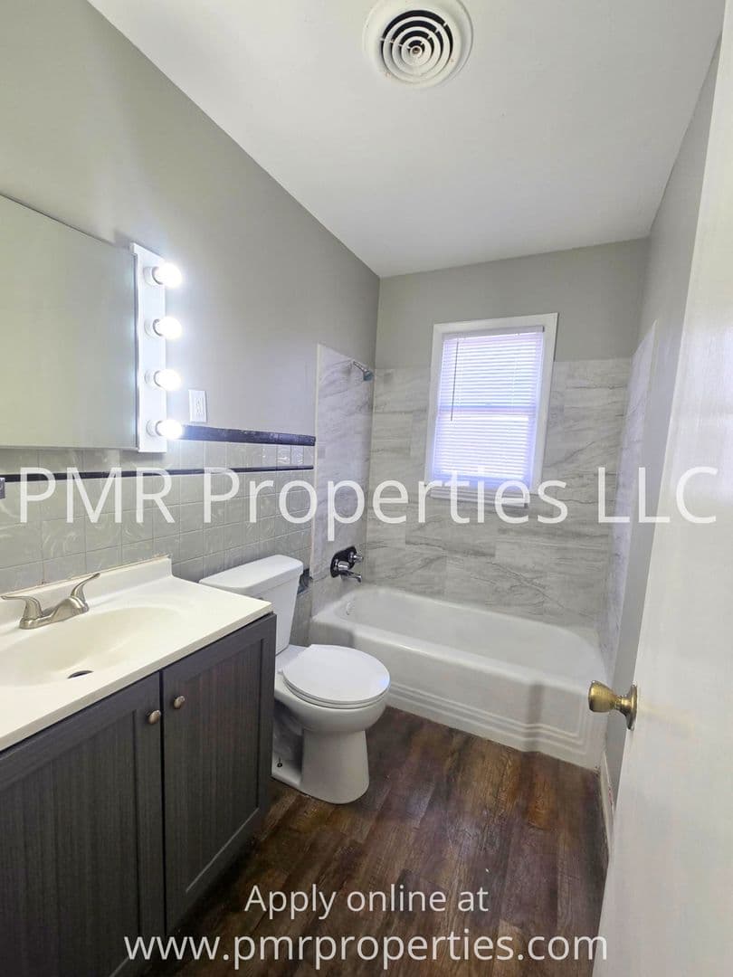 Council Bluffs Apartment: 14 N 35th Street