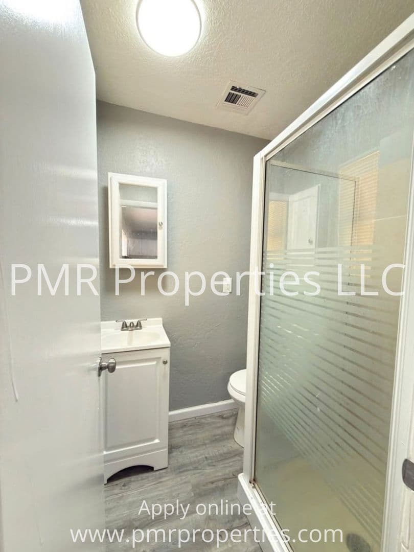 Lawton House: 5425 NW Kinyon Ave