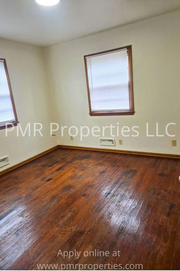 Omaha Apartment: 4512 Bedford Ave