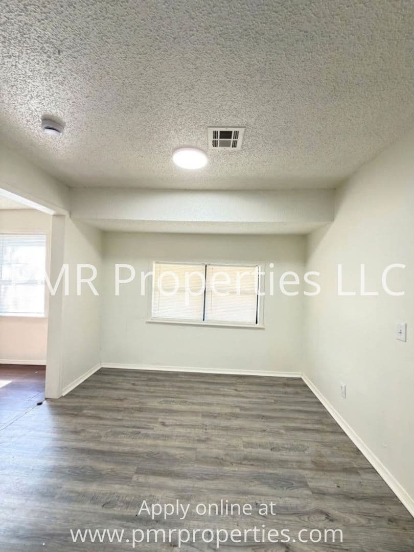 Lawton House: 1411 NW Hoover Ave