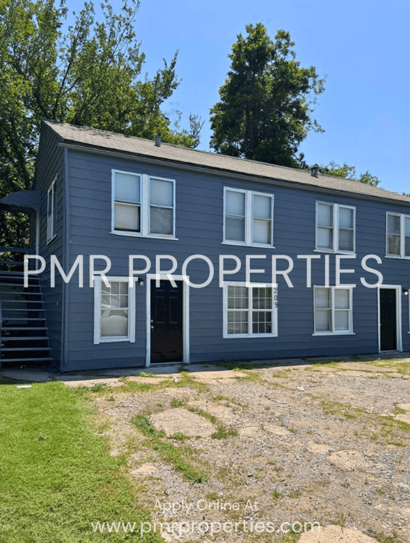 Lawton Apartment: 209 NW 6th Street