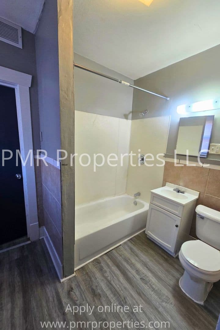 Council Bluffs Apartment: 823 3rd Ave