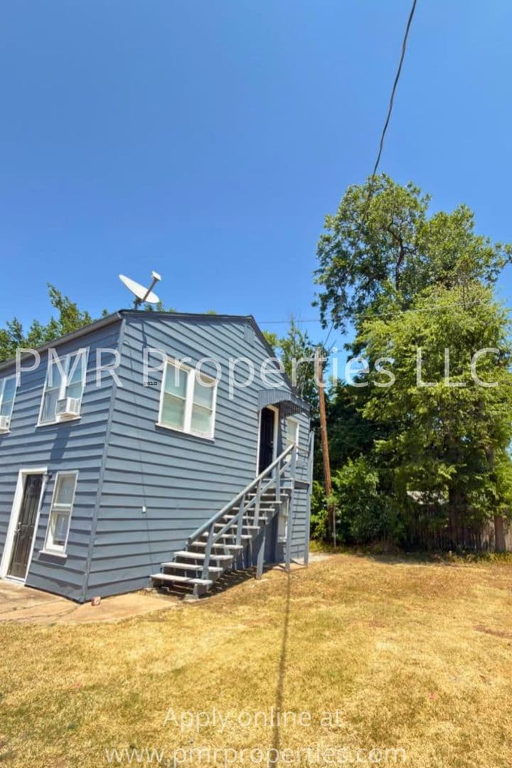 Lawton Apartment: 209 NW 6th Street