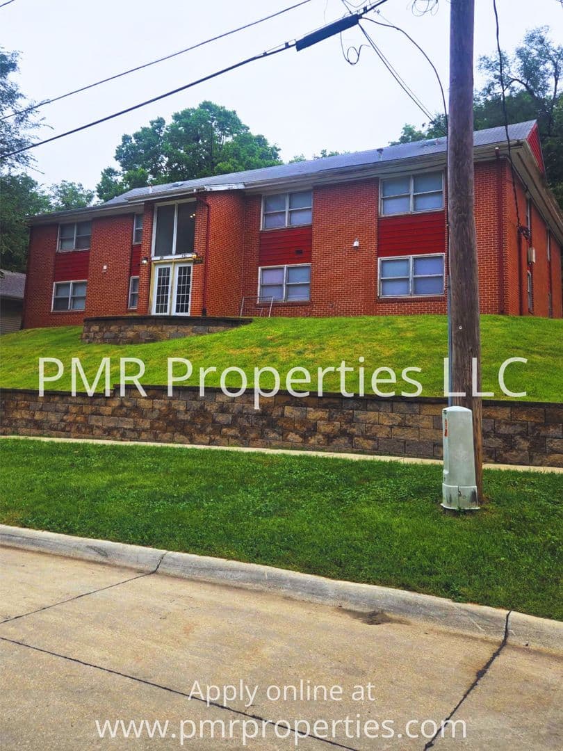 Council Bluffs Apartment: 629 Franklin Ave