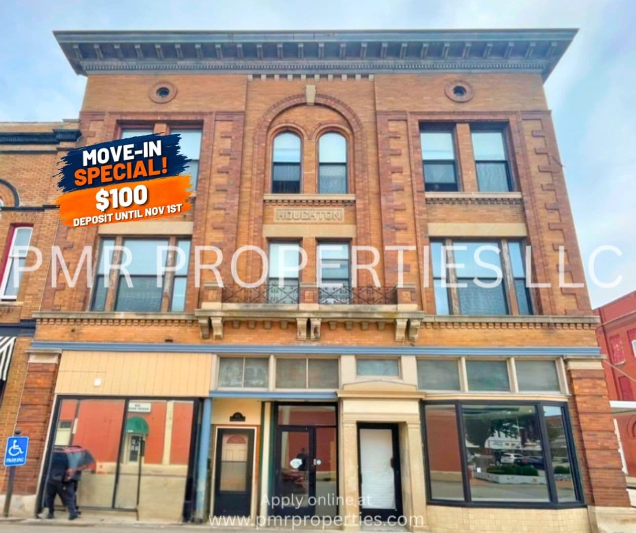 Red Oak Apartment: 400 E Coolbaugh Street