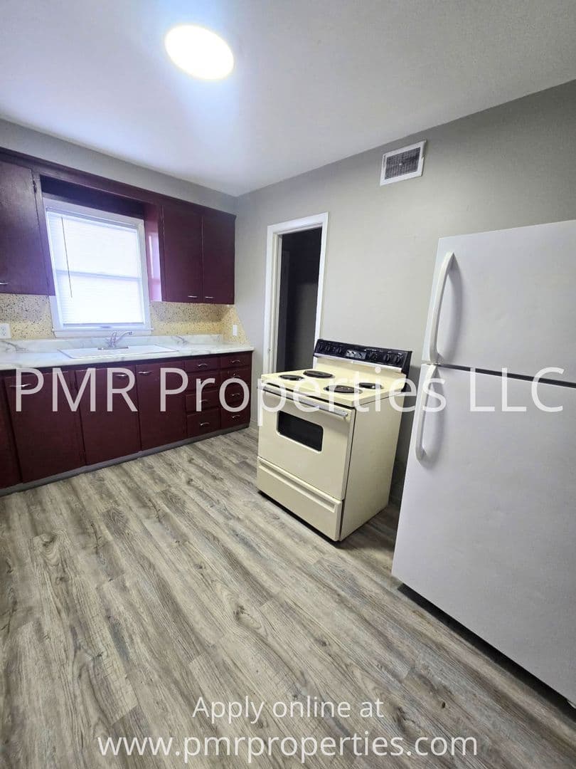 Council Bluffs Apartment: 14 N 35th Street