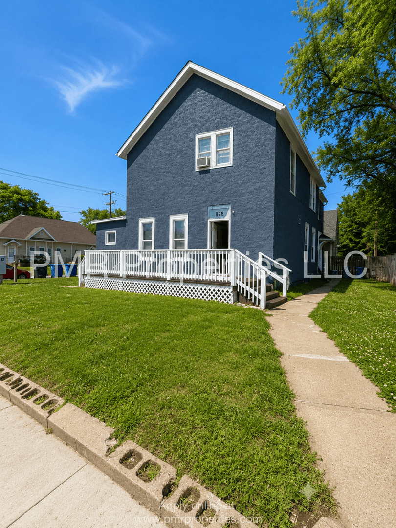 Council Bluffs Apartment: 828 Ave B