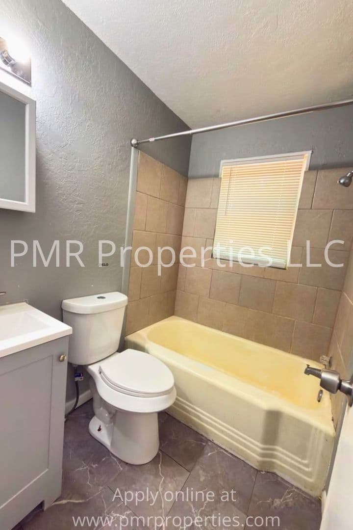 Lawton Apartment: 209 NW 6th Street