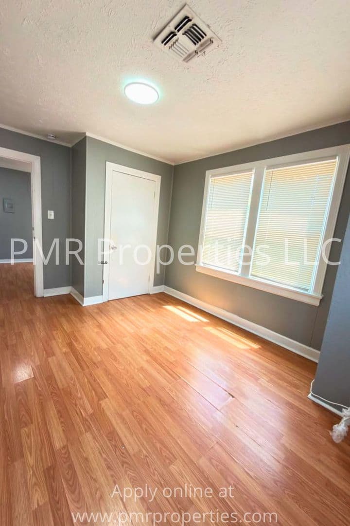 Lawton Apartment: 209 NW 6th Street