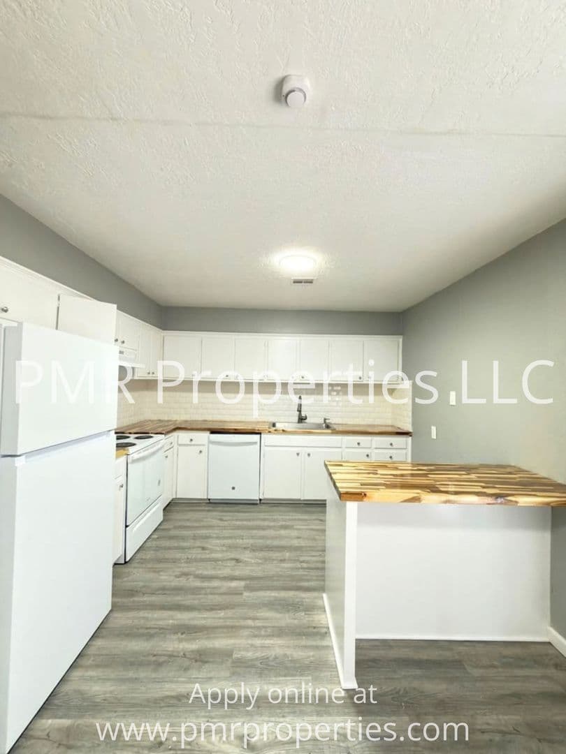 Lawton House: 5425 NW Kinyon Ave