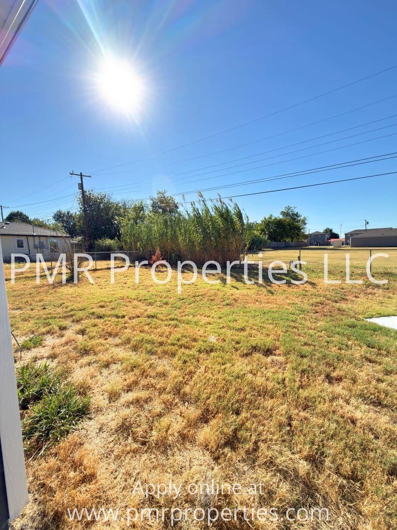 Lawton House: 2406 NW Lindy Ave