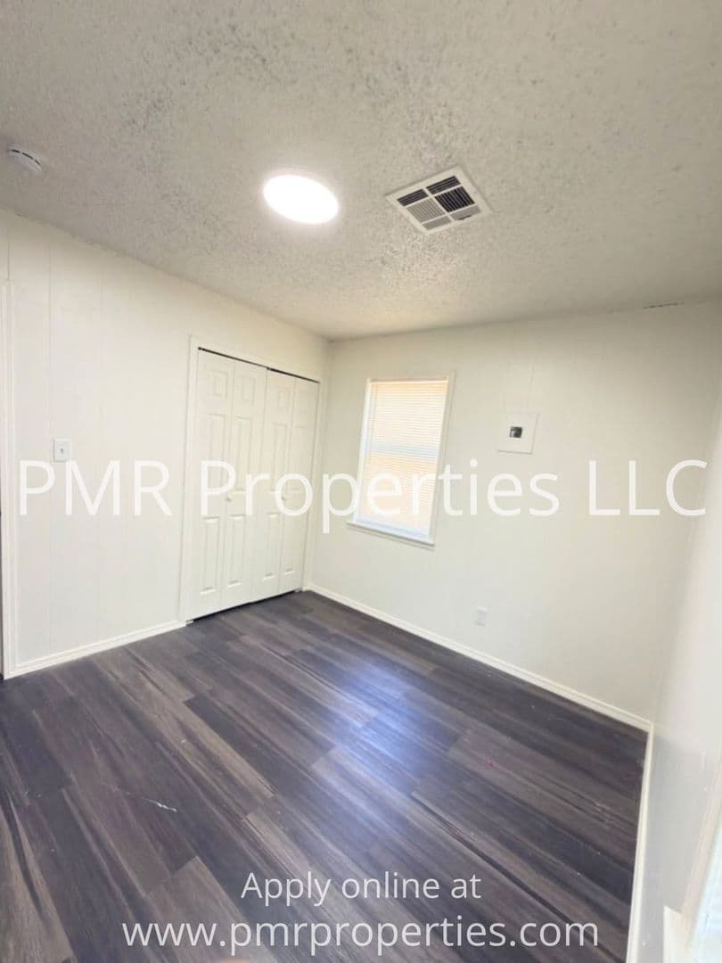 Lawton House: 1411 NW Hoover Ave