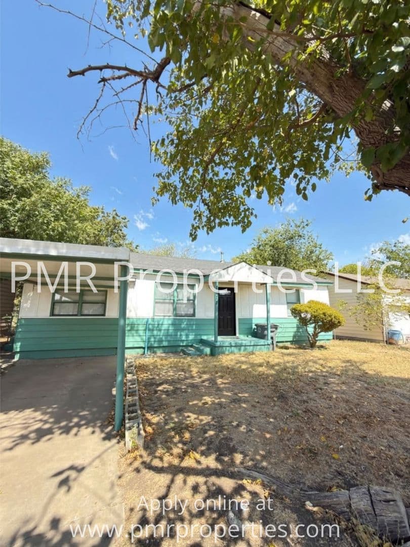 Lawton House: 1411 NW Hoover Ave