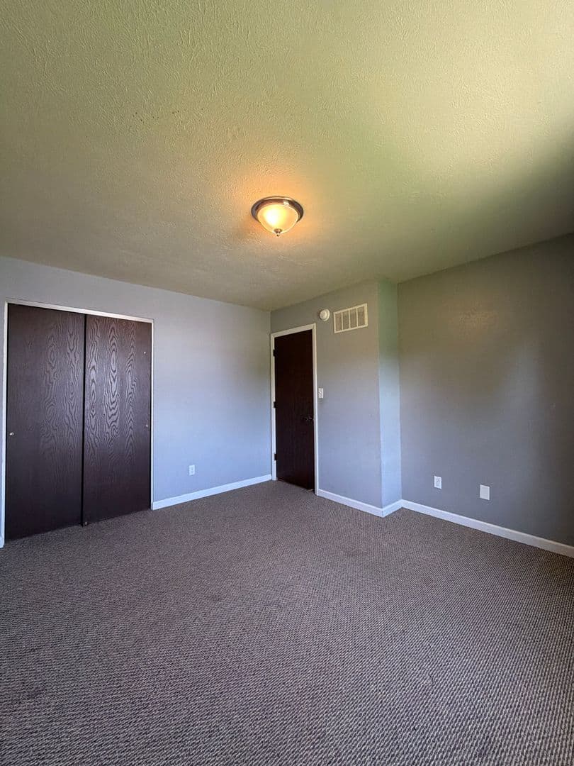 Elkhart Apartment: 1406 County Road 6 East