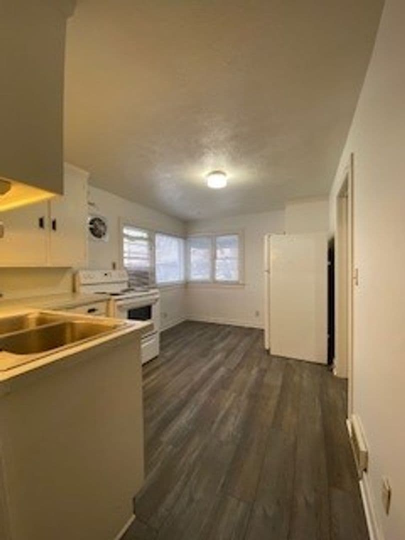 Warsaw Apartment: 748 N Lake St