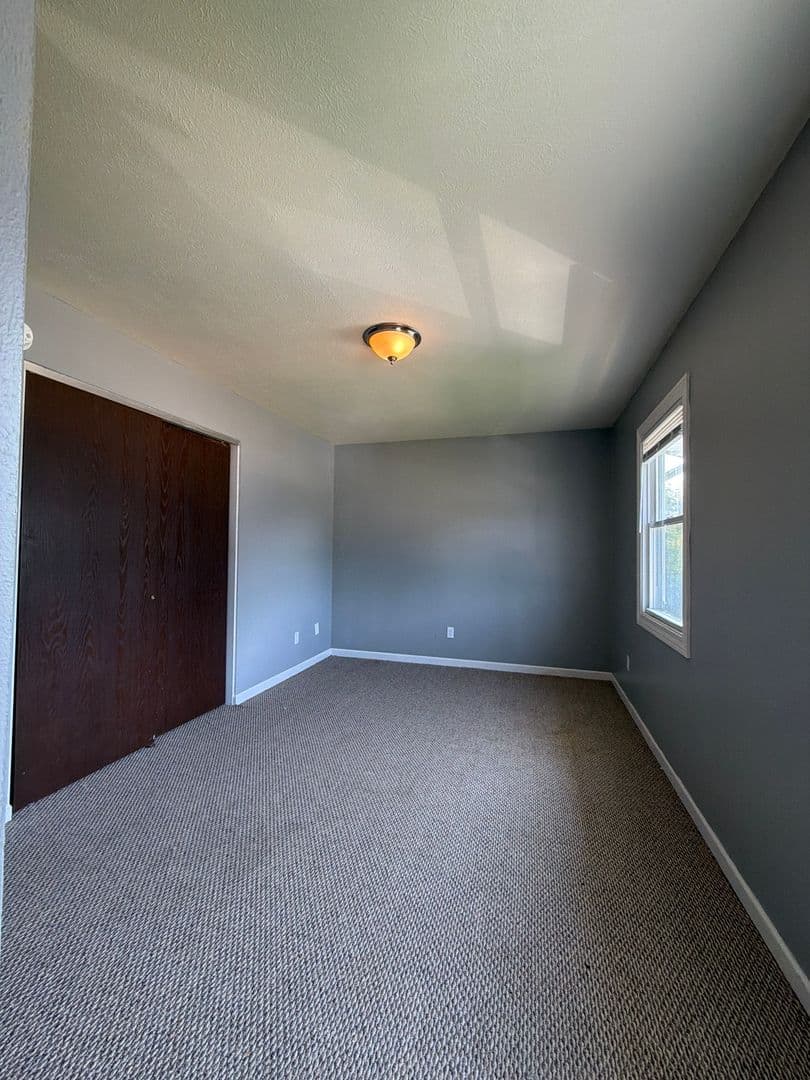 Elkhart Apartment: 1406 County Road 6 East