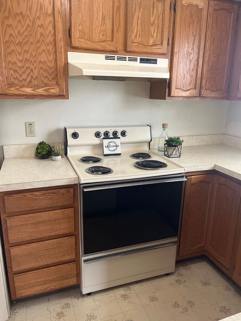 Nappanee Apartment: 202 Stonewall Court